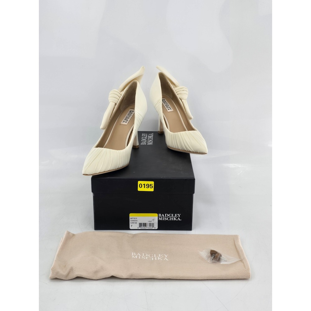 Badgley Mischka Vanesa Pumps Womens 7 Ivory Pleated Satin Bow - NEW